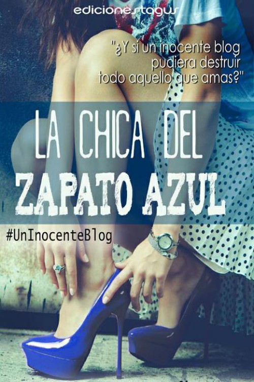 La chica del zapato azul
